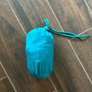 lightweight rain / windbreaker jacket